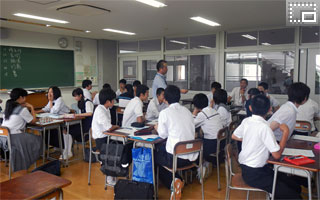 体験授業(倫理) 一日体験入学-体験授業(倫理)を受ける皆さんの写真です。