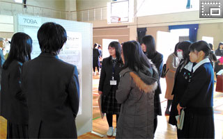 ポスターセッション形式で行った県東地区課題研究交流会の写真です。