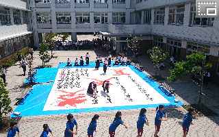 部活動見学(書道部) 一日体験入学-体験授業終了後に部活動見学(書道部)をする皆さんです。