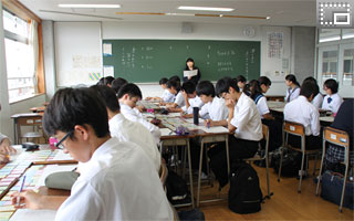 体験授業(国語) 一日体験入学-体験授業(国語)を受ける皆さんです。