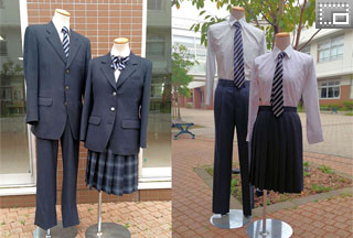 本校の制服（左：冬服、右：夏服）です。