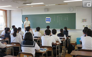 体験授業(国語) 一日体験入学-体験授業(国語)を受ける皆さんです。