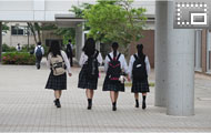 登校する生徒の皆さん 登校する生徒の皆さん