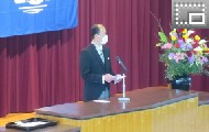 式辞を述べる宮内校長 式辞を述べる宮内校長