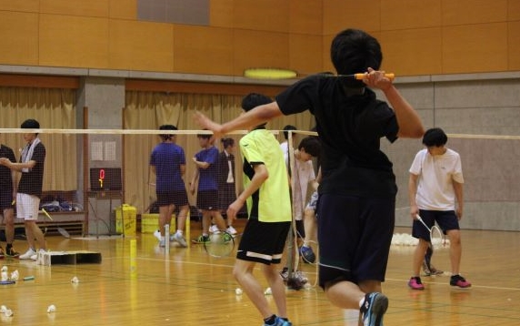 バドミントン部（男子）／練習風景の写真です。