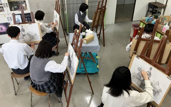 活動風景2 美術部の活動風景の写真です。