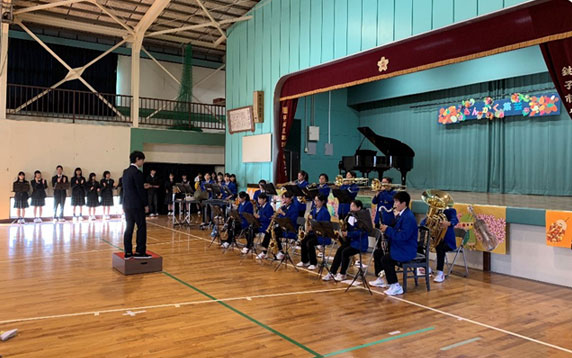 近隣の小学校での演奏 吹奏楽部/近隣の小学校での演奏