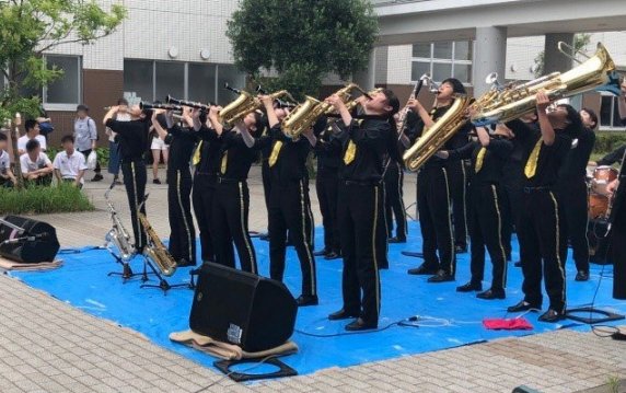 市銚祭での演奏 吹奏楽部/市銚祭での演奏