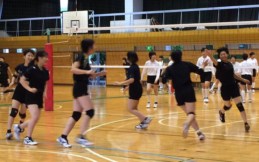 練習試合 バレーボール部(女子)/練習試合の様子です。